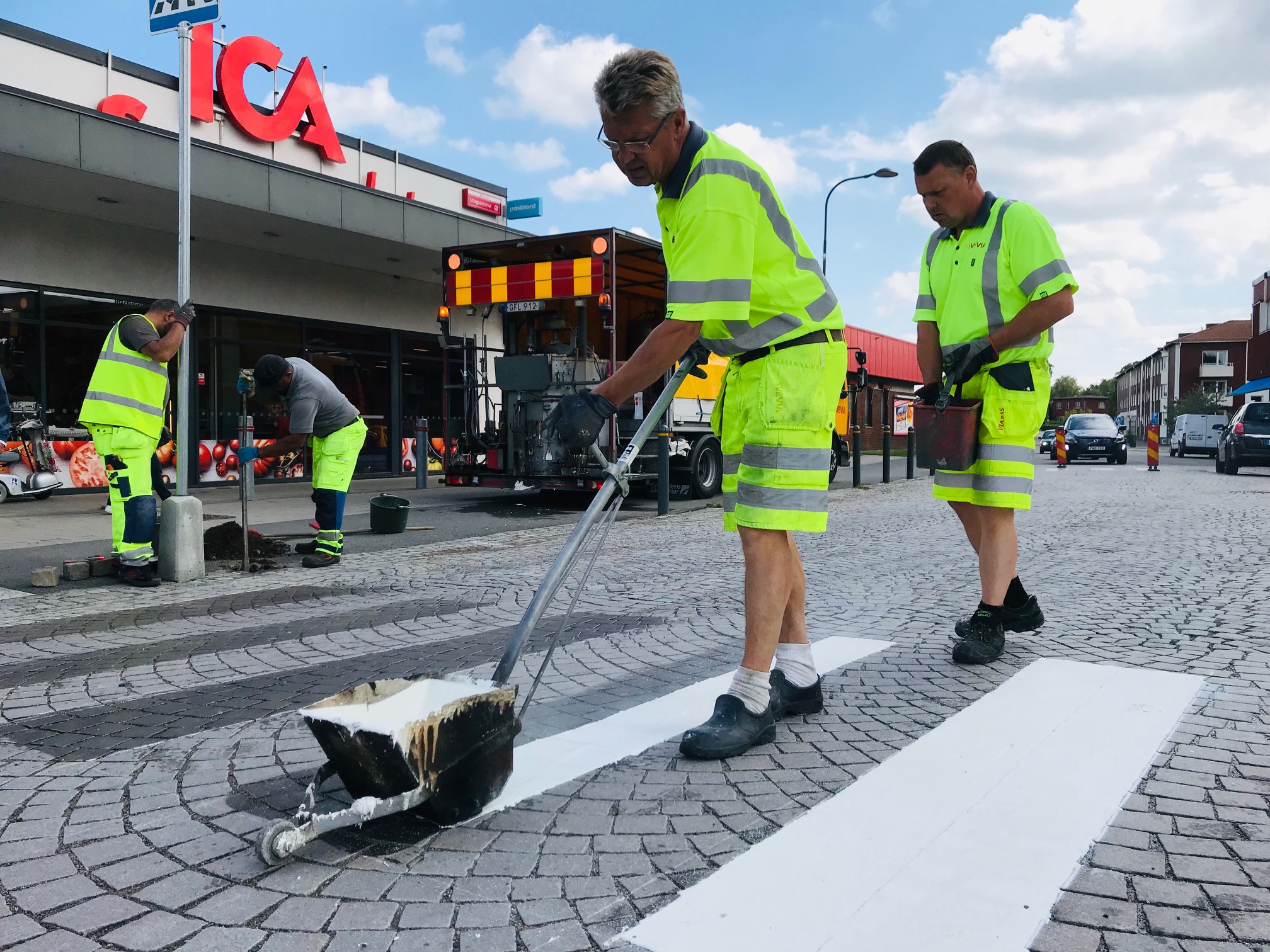 Nya övergångsställen på Stockholmsvägen