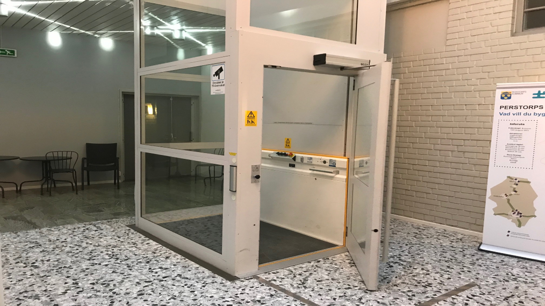 Kommunhusets hiss redo att användas igen efter reparation