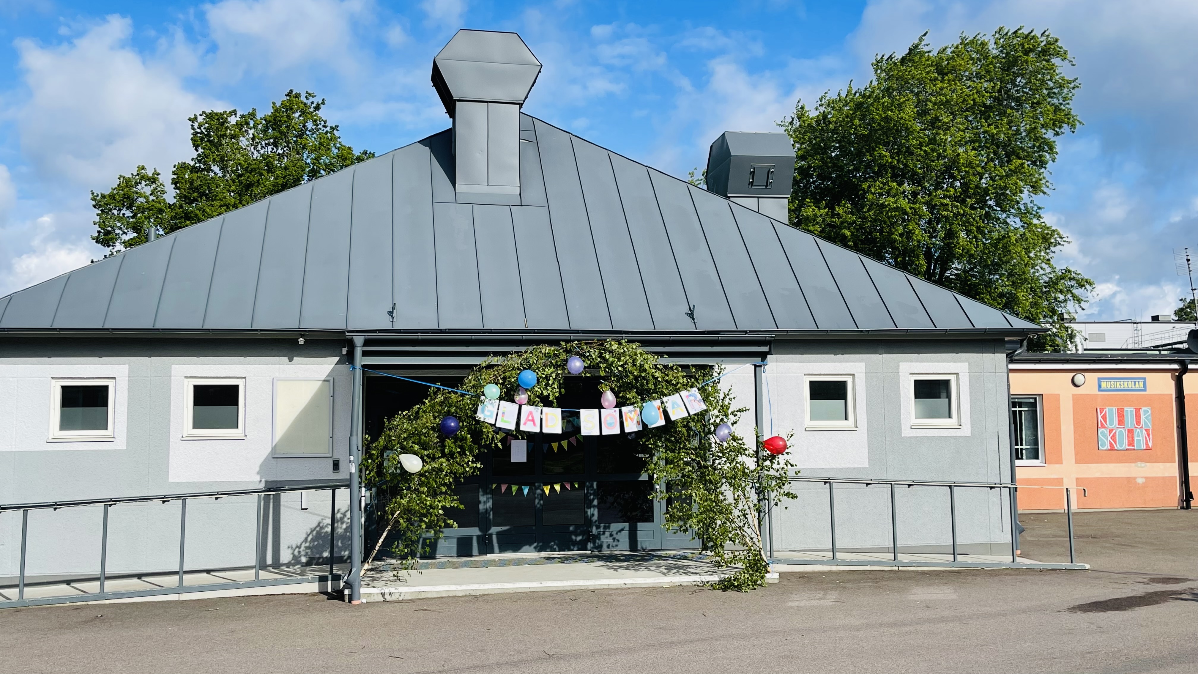 Exteriör kulturhuset skolavslutning 2024