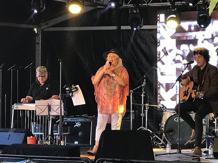 Kikki Danielsson i Partyfabrikens tält. Perstorps Dagarna 2019 