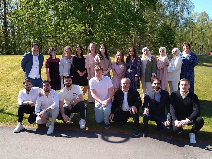 Bild på de elever som nu avslutat VO-utbildningen på Artur Lundkvist utbildningscenter.