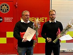 Markus Leyh och André Ågren belönades med en förtjänstplakett för rådigt ingripande i samband med en räddningsinsats i maj.