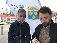 Mathilda Delén-Abrahamsson intervjuas om hur det är att bo och leva i Perstorp av universitetsstudent från Malmö.