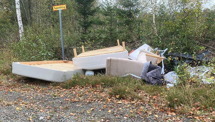 Personalen från tekniska kontoret märker av en ökning av antal föremål som slängs/dumpas i naturen.