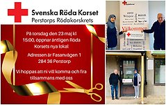 Bildcollage med tre bilder där den första och största är en affisch med information om Röda Korsets invigning avny mötesplats på Fasanvägen 1. De övriga två bilderna visar en man och en kvinna som håller i en  Röda korset skylt utanför lokalen och framför en välkomst roll upp. Kvinnan har sjal på huvudet. Mannen är gråhårig.